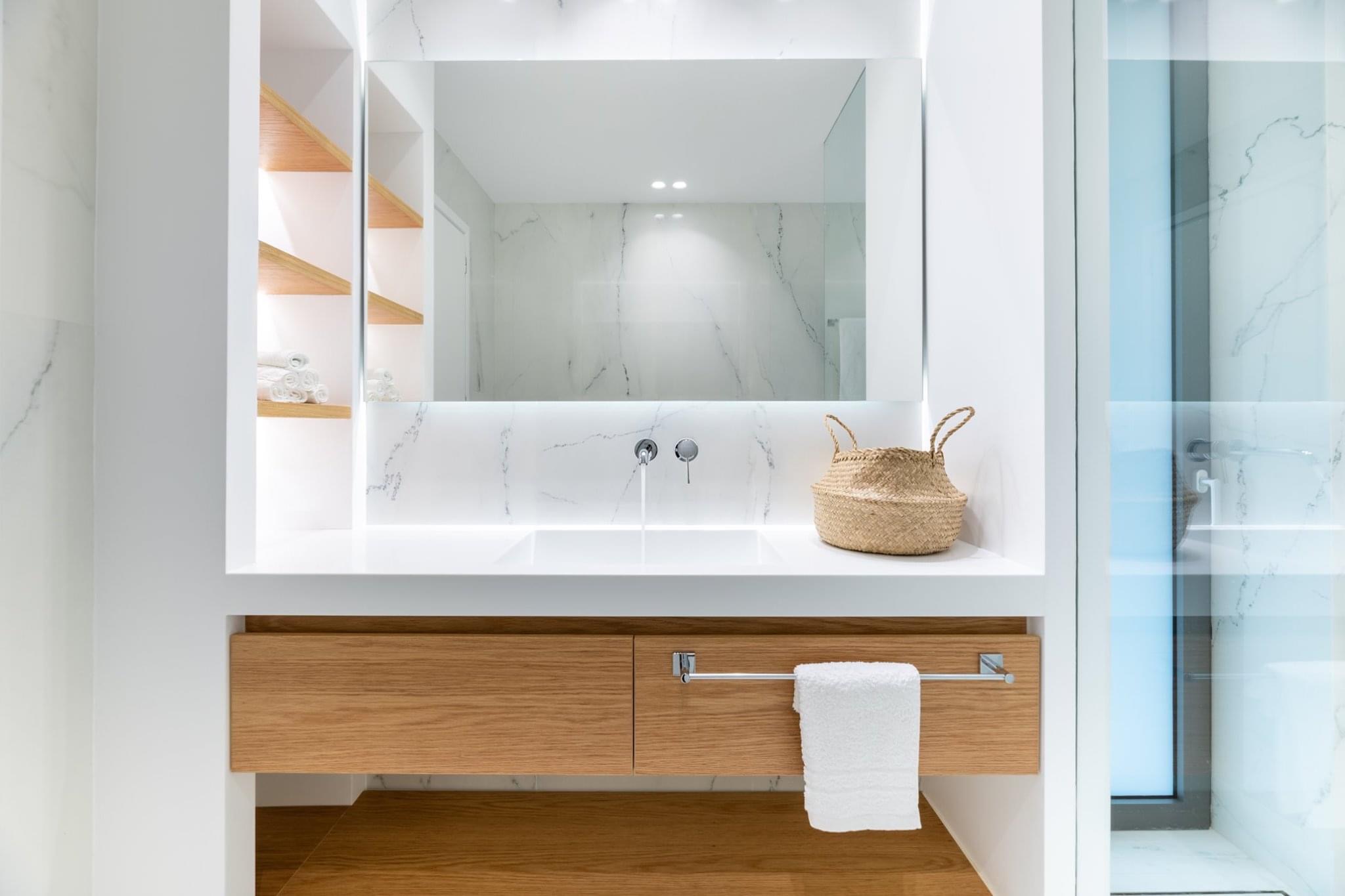 Έπιπλα μπάνιου Γλυφάδα