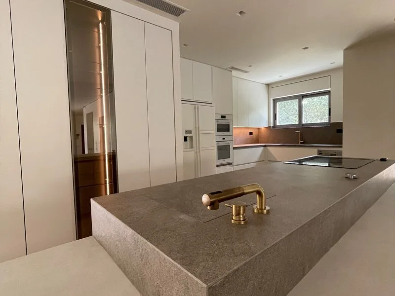 Κουζίνα στη Βάρκιζα