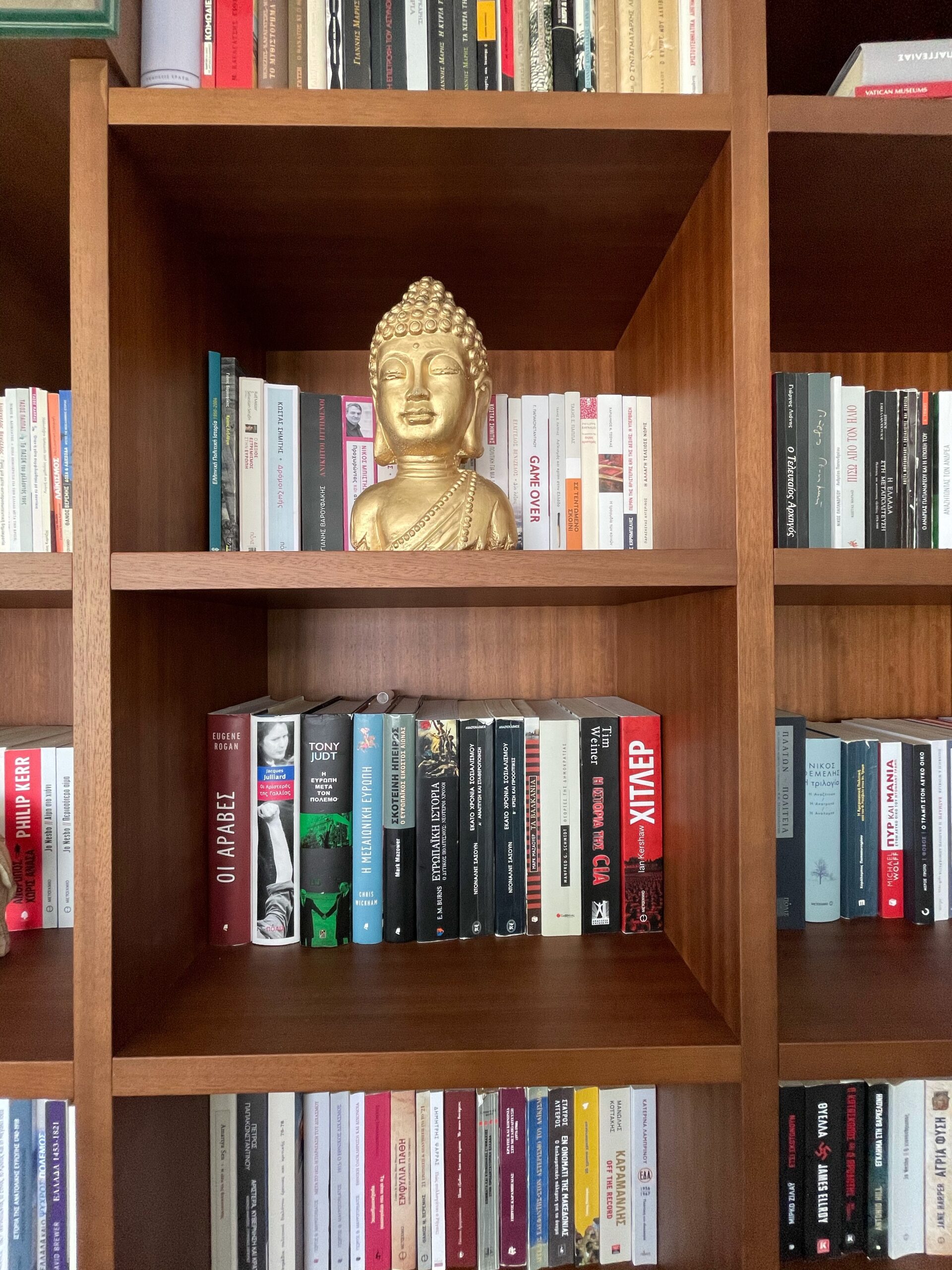 Βιβλιοθήκη κάτω σκάλα