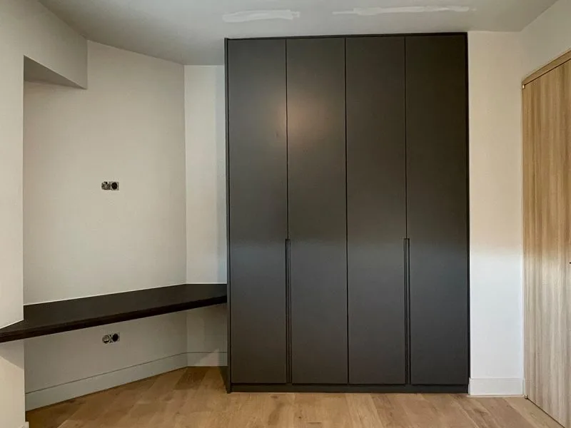 Ντουλάπα στο Πανόραμα Βούλας