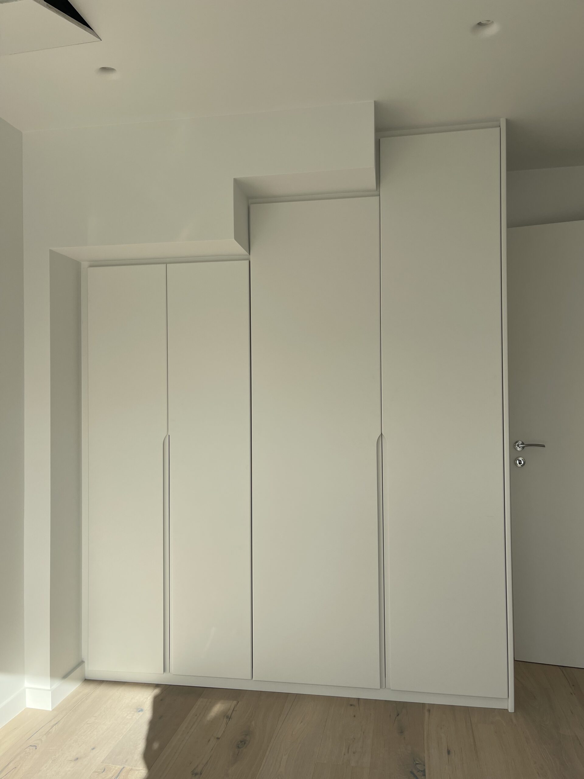 Λευκή ντουλάπα